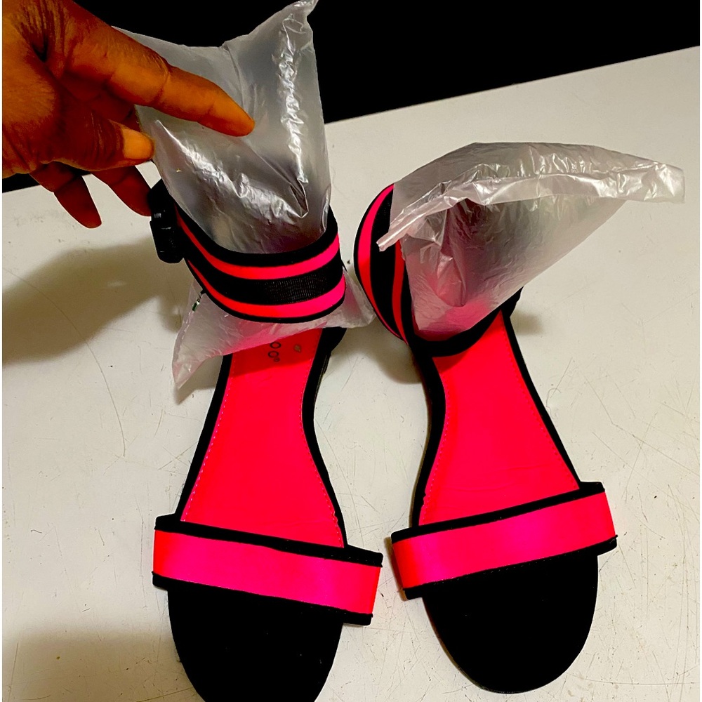 Pink and black Bamboo-sandal size 8